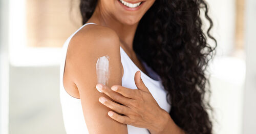 relieving itchy skin with lotion